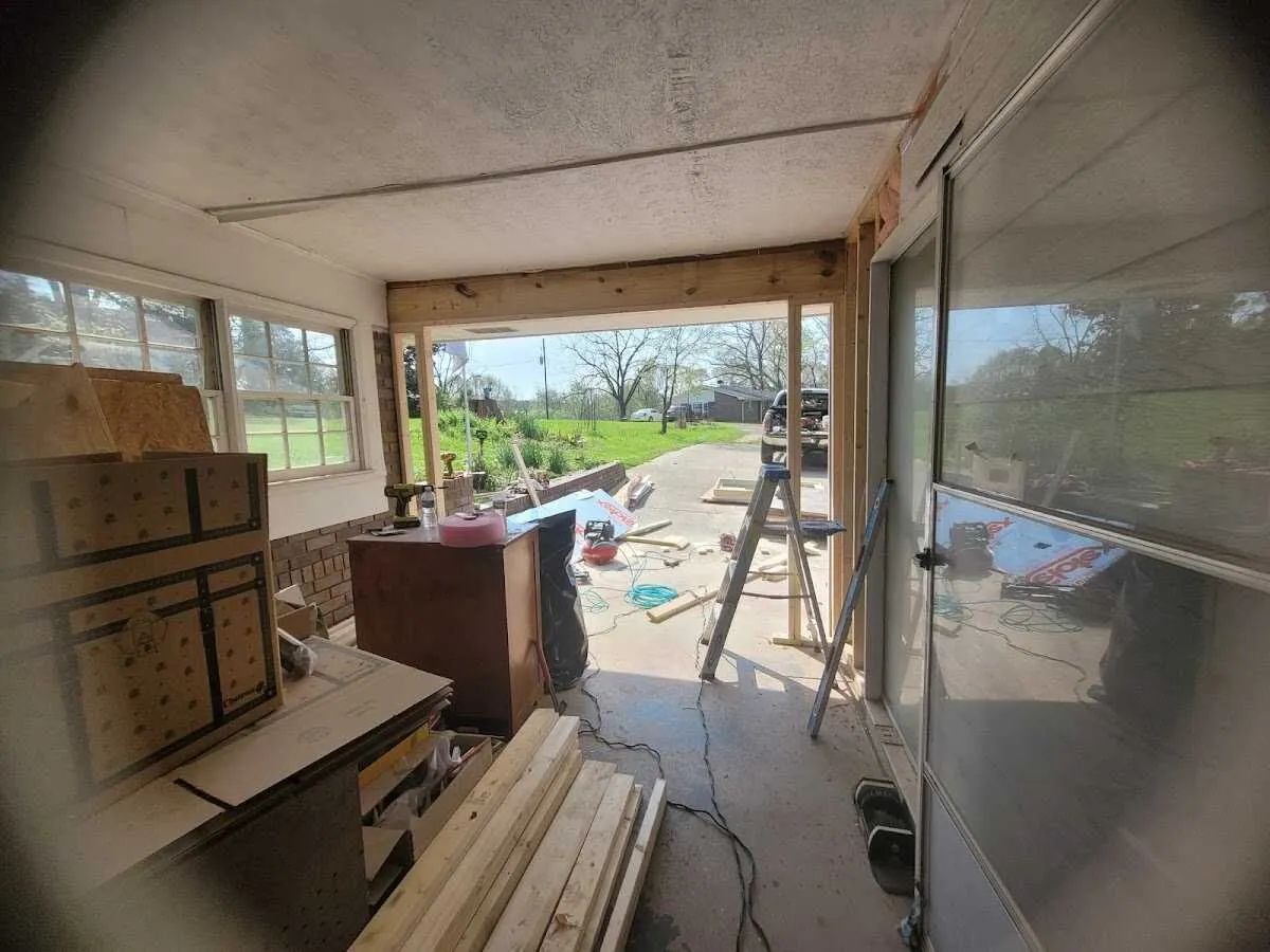 Air movers and dehumidifier for Water Mitigation Services in Hartsville-Trousdale County